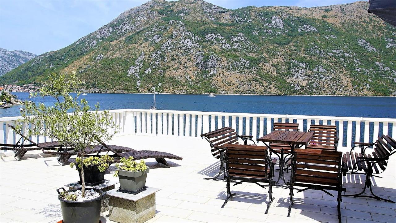 Penthouse Stoliv New Spa-Pool Villa Is Located 5M From The Sea, Exclusive Terrace,Private Jetty Wih Sunbeds, Pebble Beach, Secluded Location Total Area 375M2 At Your Disposal Kotor Exteriör bild
