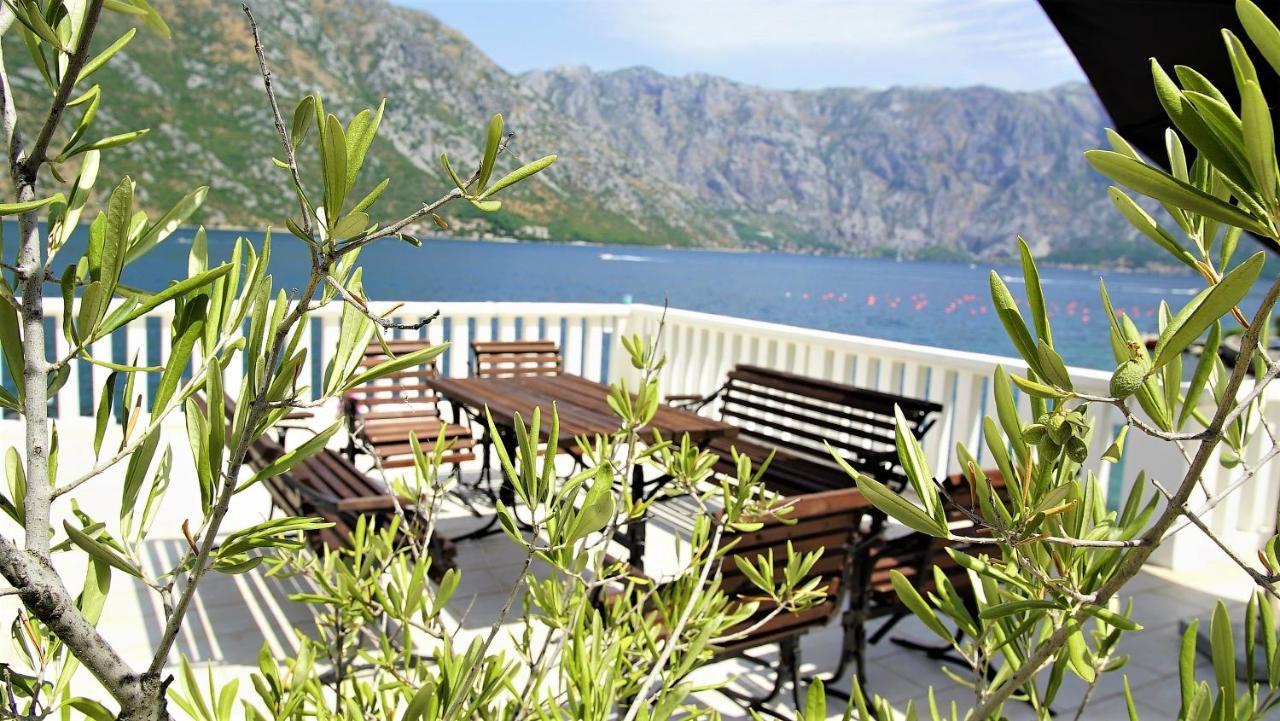 Penthouse Stoliv New Spa-Pool Villa Is Located 5M From The Sea, Exclusive Terrace,Private Jetty Wih Sunbeds, Pebble Beach, Secluded Location Total Area 375M2 At Your Disposal Kotor Exteriör bild