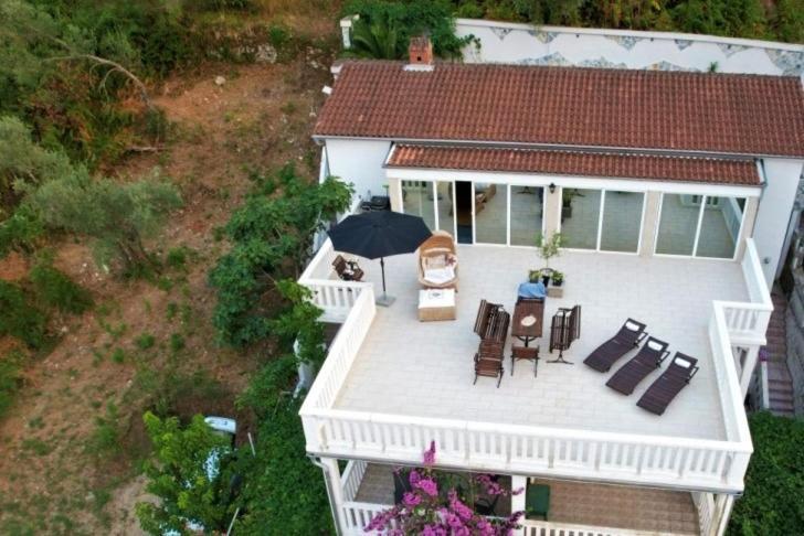 Penthouse Stoliv New Spa-Pool Villa Is Located 5M From The Sea, Exclusive Terrace,Private Jetty Wih Sunbeds, Pebble Beach, Secluded Location Total Area 375M2 At Your Disposal Kotor Exteriör bild