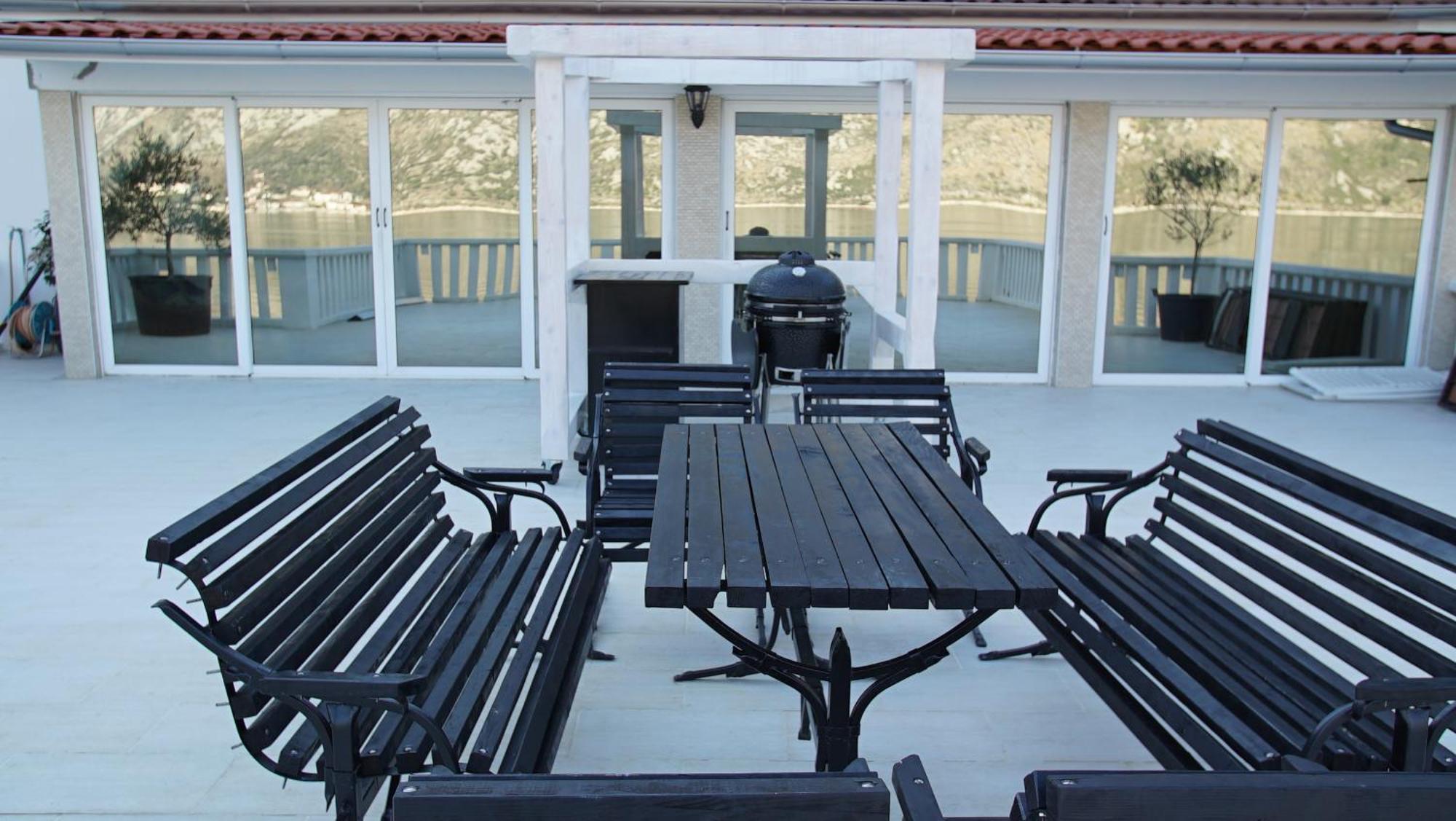 Penthouse Stoliv New Spa-Pool Villa Is Located 5M From The Sea, Exclusive Terrace,Private Jetty Wih Sunbeds, Pebble Beach, Secluded Location Total Area 375M2 At Your Disposal Kotor Exteriör bild