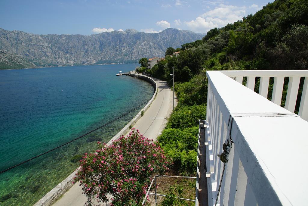Penthouse Stoliv New Spa-Pool Villa Is Located 5M From The Sea, Exclusive Terrace,Private Jetty Wih Sunbeds, Pebble Beach, Secluded Location Total Area 375M2 At Your Disposal Kotor Exteriör bild