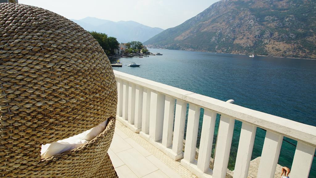 Penthouse Stoliv New Spa-Pool Villa Is Located 5M From The Sea, Exclusive Terrace,Private Jetty Wih Sunbeds, Pebble Beach, Secluded Location Total Area 375M2 At Your Disposal Kotor Exteriör bild