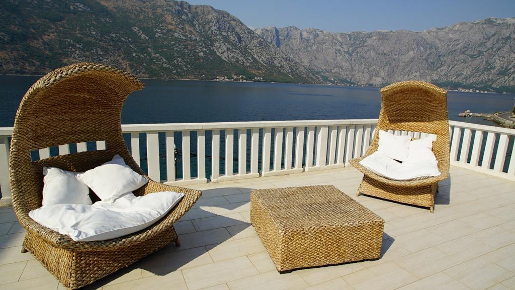 Penthouse Stoliv New Spa-Pool Villa Is Located 5M From The Sea, Exclusive Terrace,Private Jetty Wih Sunbeds, Pebble Beach, Secluded Location Total Area 375M2 At Your Disposal Kotor Exteriör bild