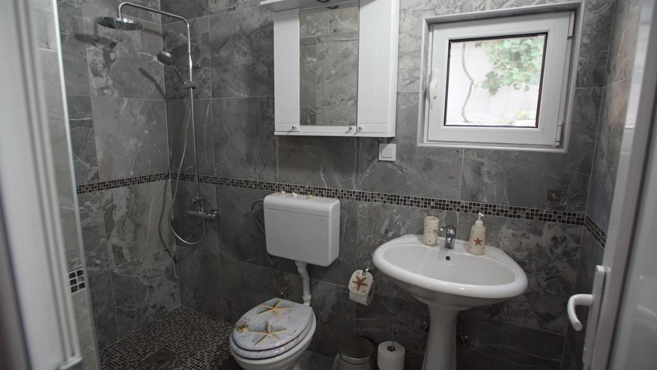 Penthouse Stoliv New Spa-Pool Villa Is Located 5M From The Sea, Exclusive Terrace,Private Jetty Wih Sunbeds, Pebble Beach, Secluded Location Total Area 375M2 At Your Disposal Kotor Exteriör bild