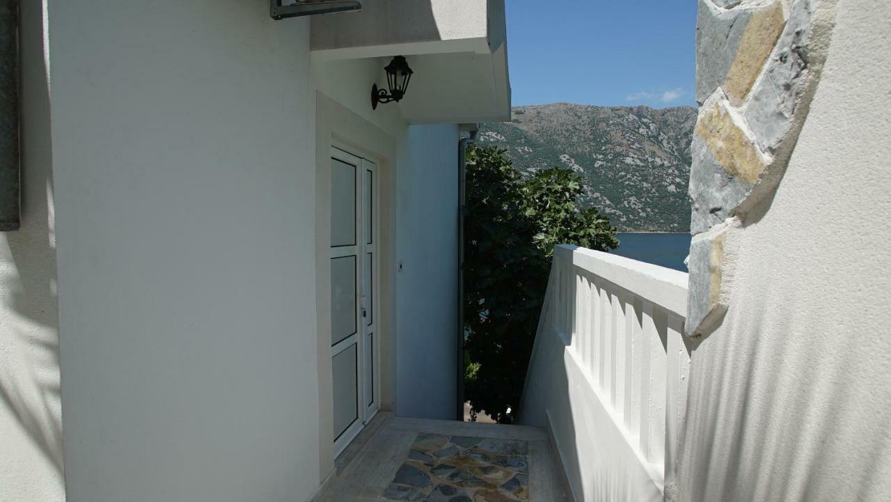 Penthouse Stoliv New Spa-Pool Villa Is Located 5M From The Sea, Exclusive Terrace,Private Jetty Wih Sunbeds, Pebble Beach, Secluded Location Total Area 375M2 At Your Disposal Kotor Exteriör bild