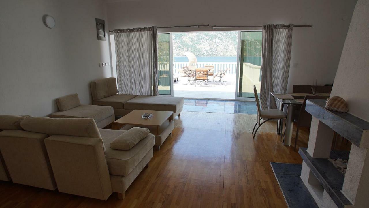 Penthouse Stoliv New Spa-Pool Villa Is Located 5M From The Sea, Exclusive Terrace,Private Jetty Wih Sunbeds, Pebble Beach, Secluded Location Total Area 375M2 At Your Disposal Kotor Exteriör bild