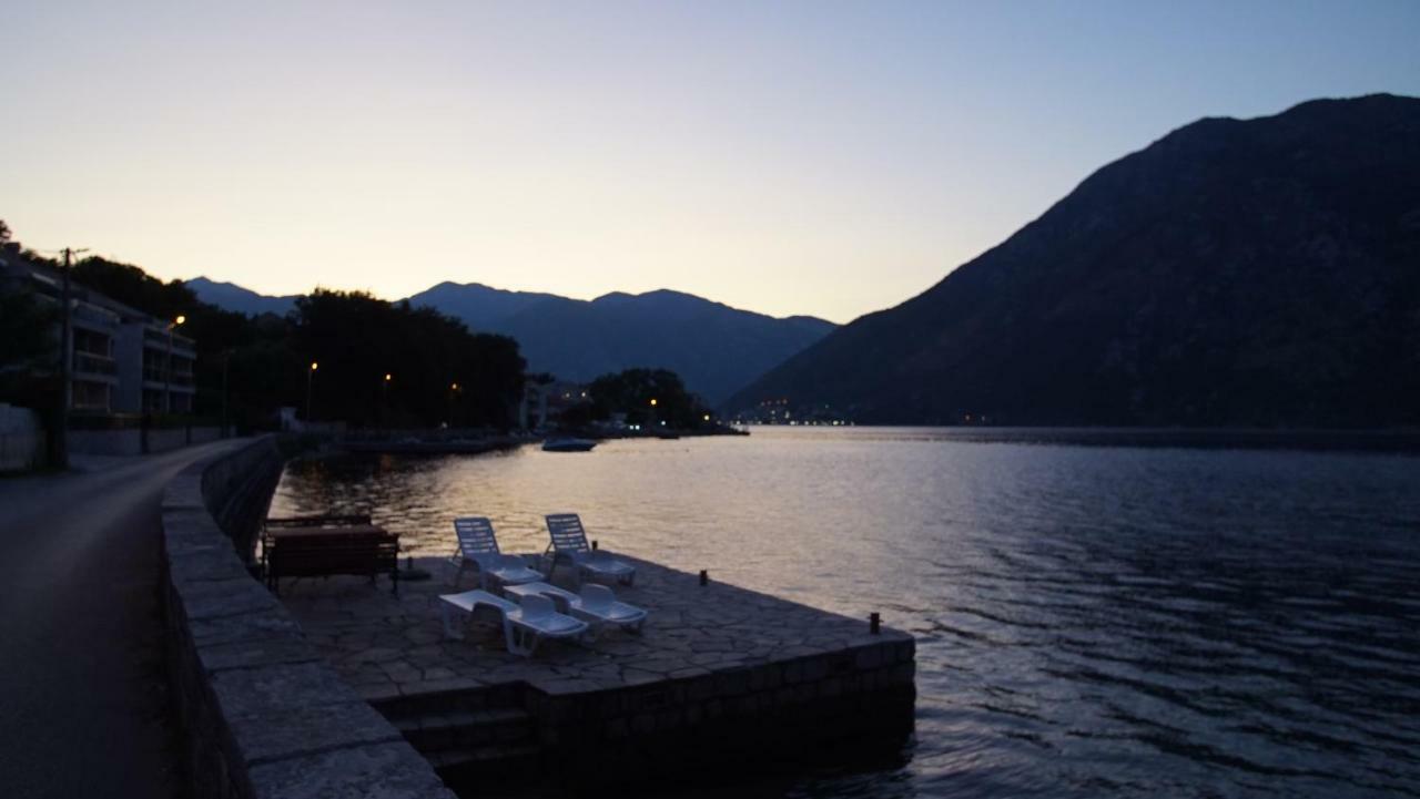 Penthouse Stoliv New Spa-Pool Villa Is Located 5M From The Sea, Exclusive Terrace,Private Jetty Wih Sunbeds, Pebble Beach, Secluded Location Total Area 375M2 At Your Disposal Kotor Exteriör bild