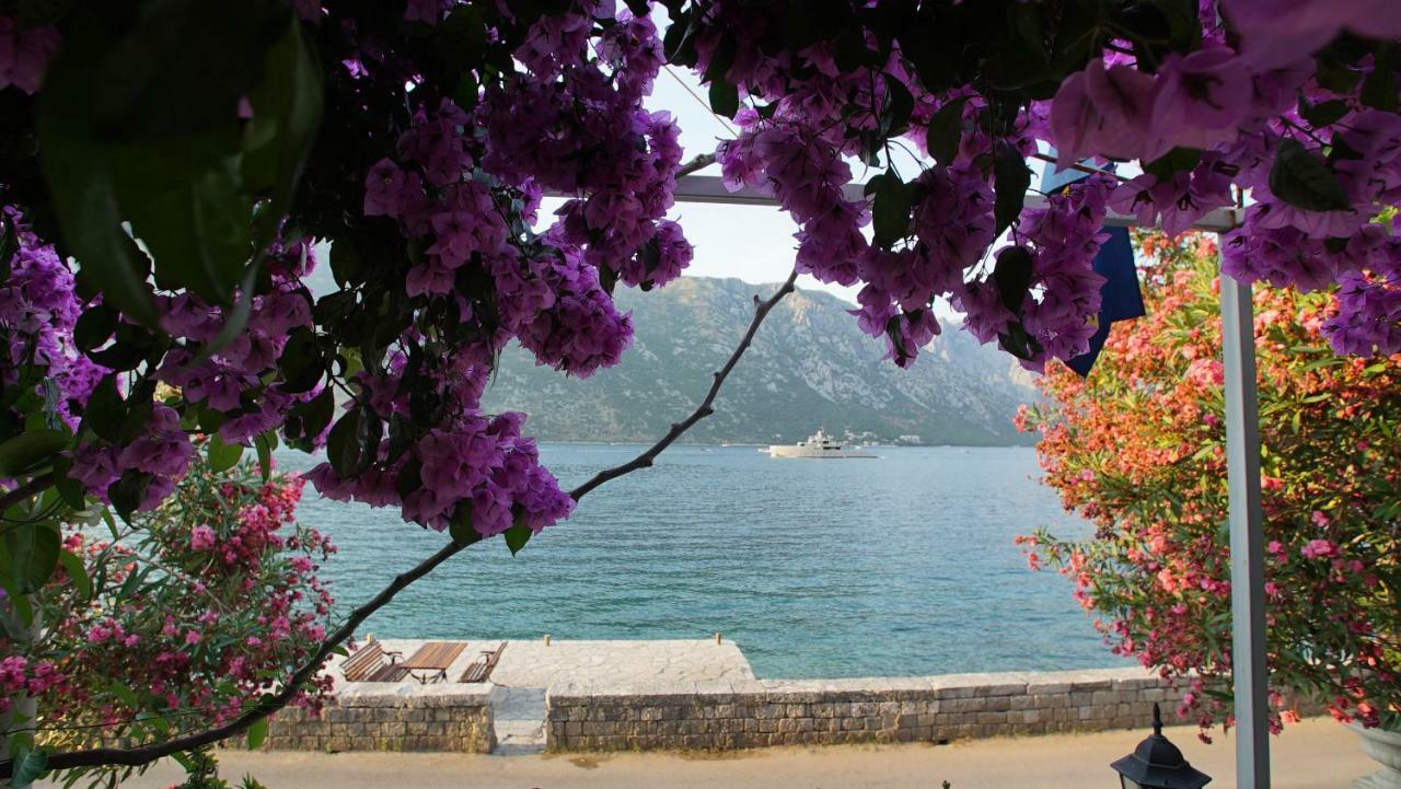 Penthouse Stoliv New Spa-Pool Villa Is Located 5M From The Sea, Exclusive Terrace,Private Jetty Wih Sunbeds, Pebble Beach, Secluded Location Total Area 375M2 At Your Disposal Kotor Exteriör bild